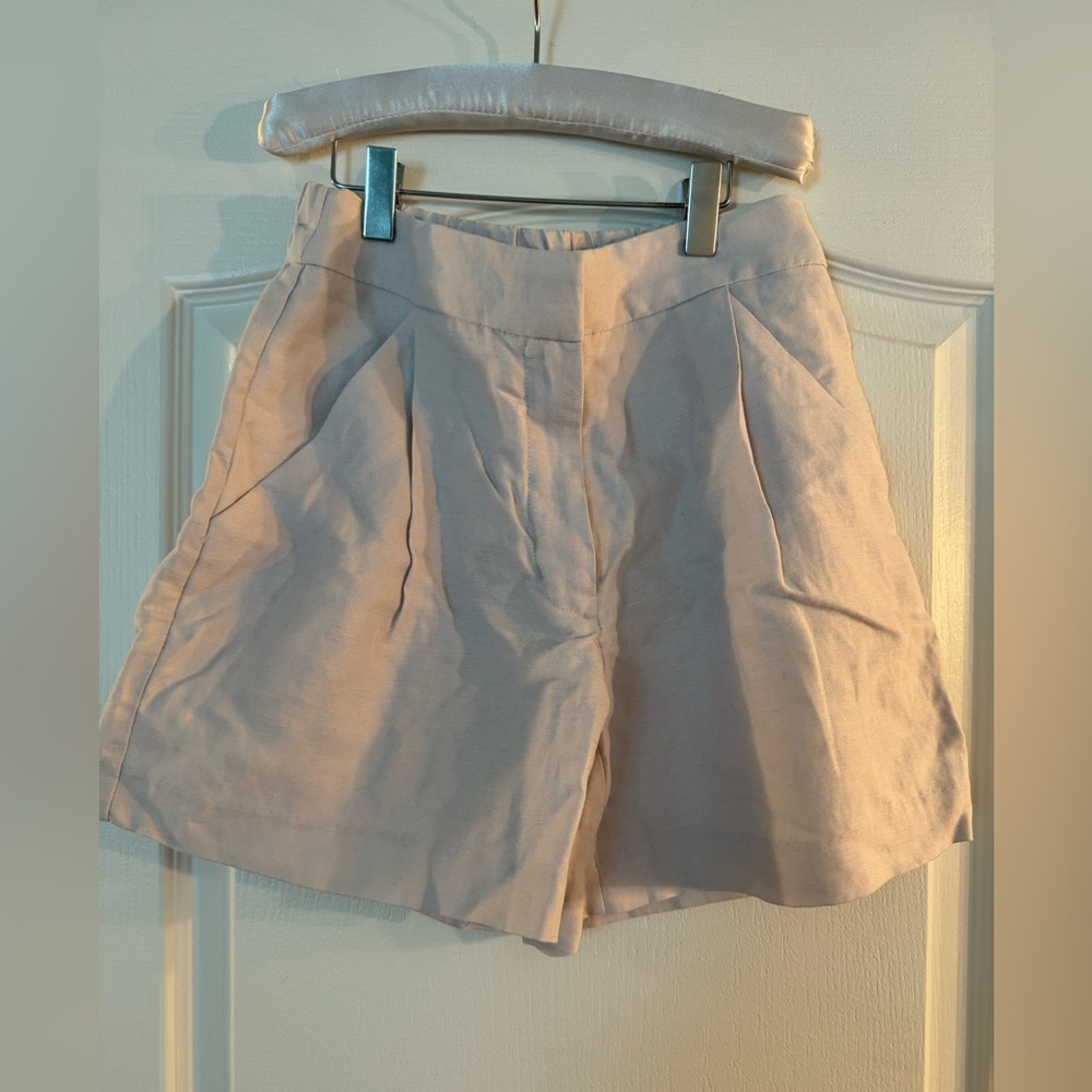 Aritzia short